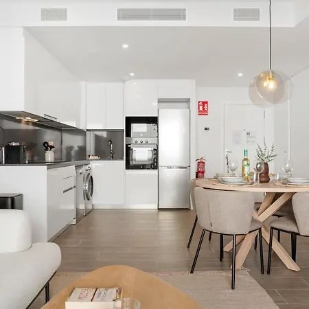 Luxury 2br Atica Homes